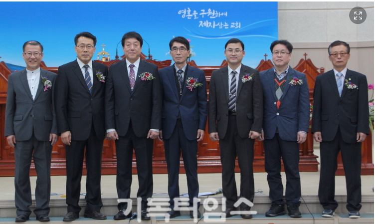 제15대 26–27회기 노회 단체사진